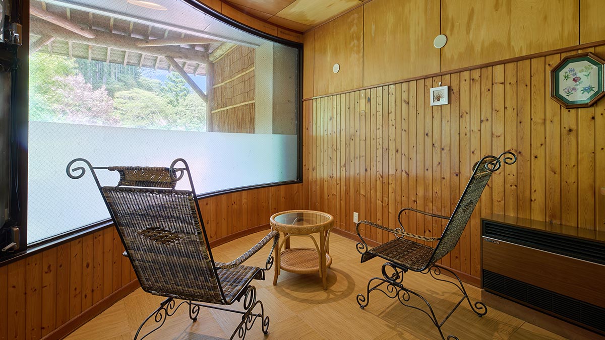 女湯 「古代檜風呂 & 岩風呂」